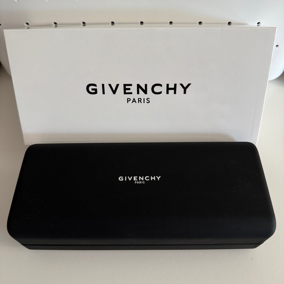 Givenchy Sunglasses Unisex - Picture 7 of 9